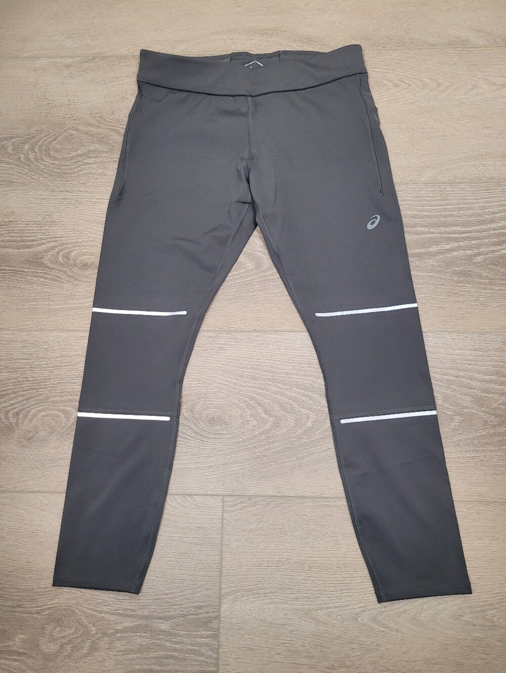 Asics Grey & Silver Leggings Pant Size: M